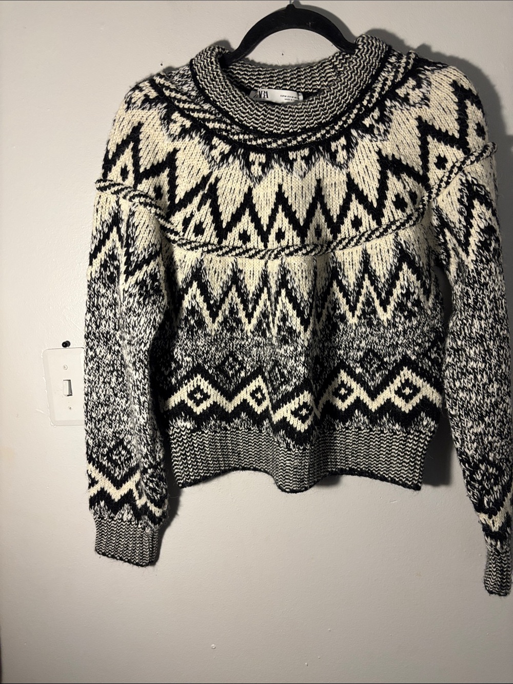 ZARA Cozy Black/White geometric pattern Fair isle Sweater with rolled crew neck